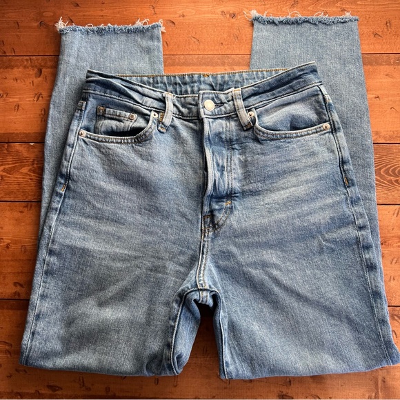 H&M Ultra High Waist Mom Jeans Raw Hem - Picture 10 of 13